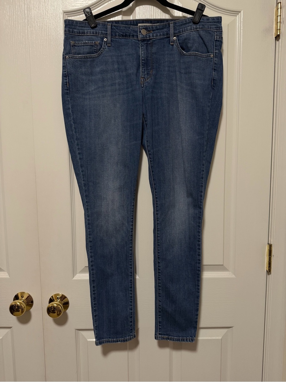 Levi's 711 Skinny Jeans Women’s
Size 32